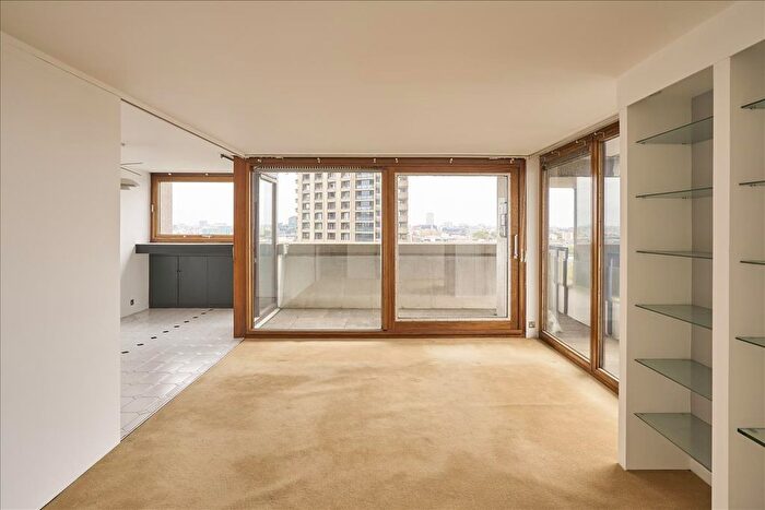 3 Bedroom Flat For Sale In Shakespeare Tower, Barbican, London, EC2Y