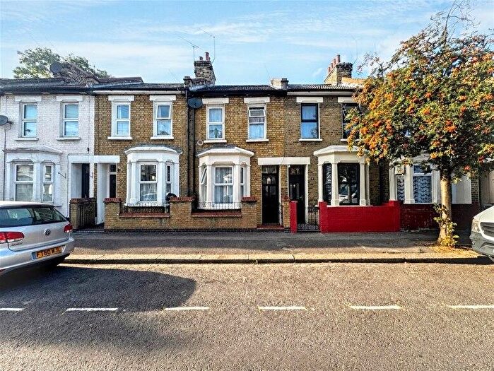 3 Bedroom House To Rent In White Road, Stratford, E15
