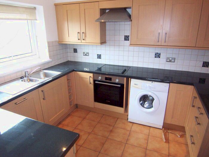 2 Bedroom Flat To Rent In Galsworthy Road, Norbiton, Kingston Upon Thames, KT2