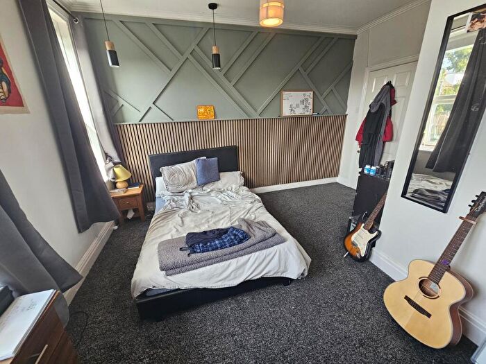 6 Bedroom House To Rent In South Parade, Leeds, LS6