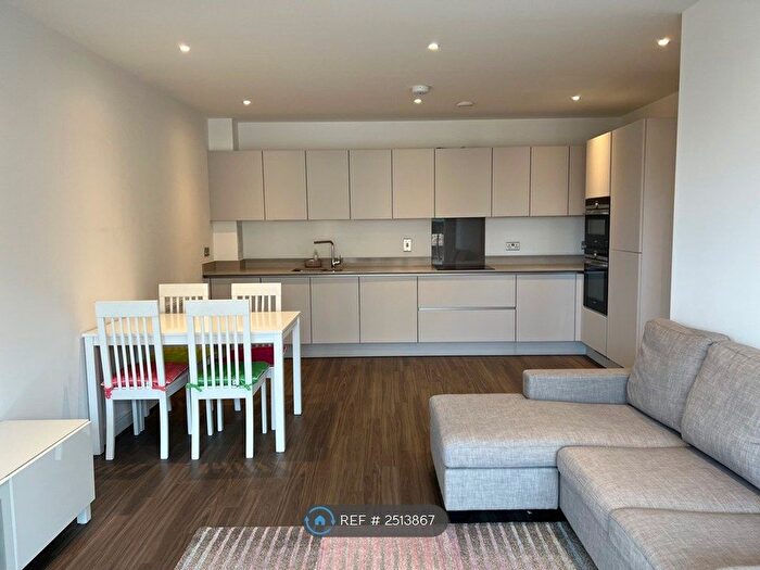 2 Bedroom Flat To Rent In Whelan Road, London, W3