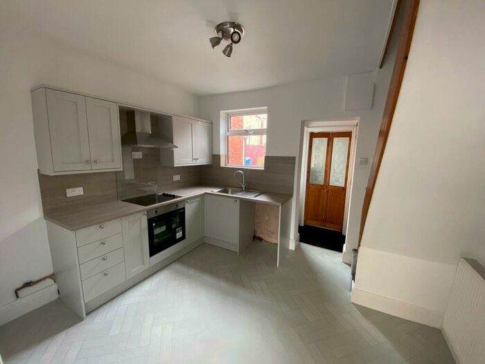 2 Bedroom Semi-Detached House To Rent In Bank Street, Chesterfield, S40
