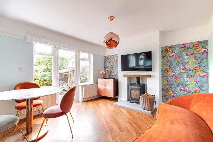 3 Bedroom Semi-Detached House For Sale In Meadow Brook Road, Birmingham, West Midlands, B31