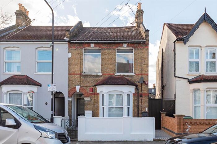 2 Bedroom Flat For Sale In Westbury Road, Walthamstow, E17