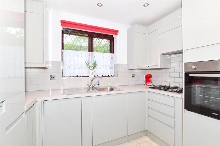 2 Bedroom Detached Bungalow For Sale In Caernarvon Drive, Maidstone, Kent, ME15