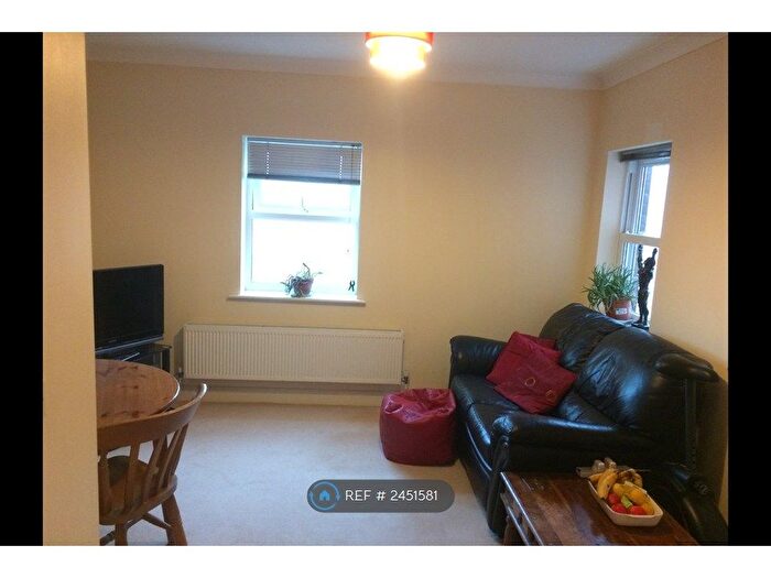 1 Bedroom Flat To Rent In Chaucer Court, Taunton, TA1