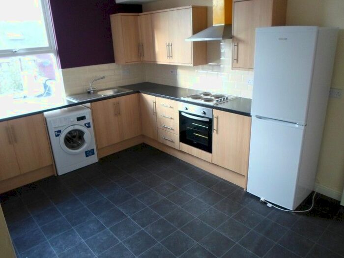 1 Bedroom Flat To Rent In Roundhay Road, Leeds, LS8