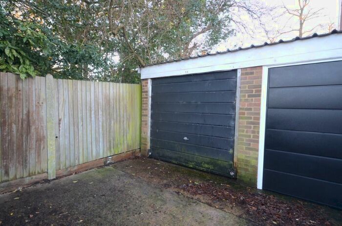 Parking/garage To Rent In Hennel Close, Sydenham, London, SE23