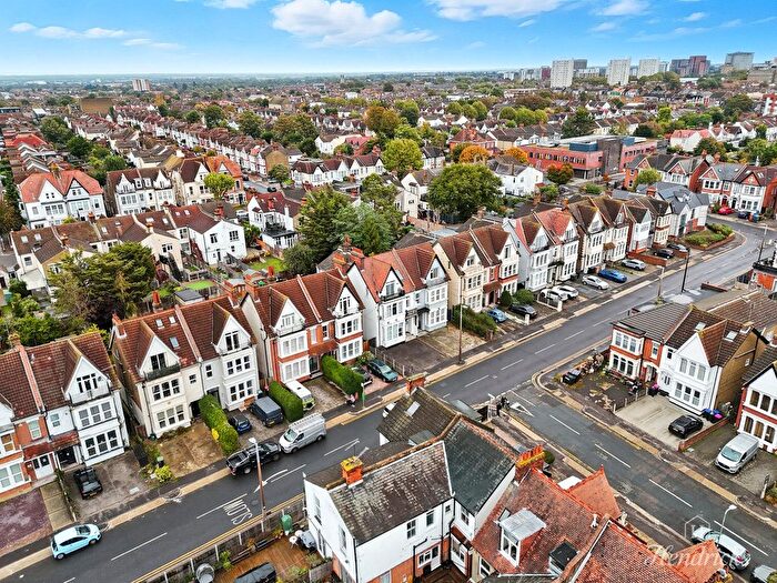 1 Bedroom Flat For Sale In Genesta Road, Westcliff-On-Sea, SS0