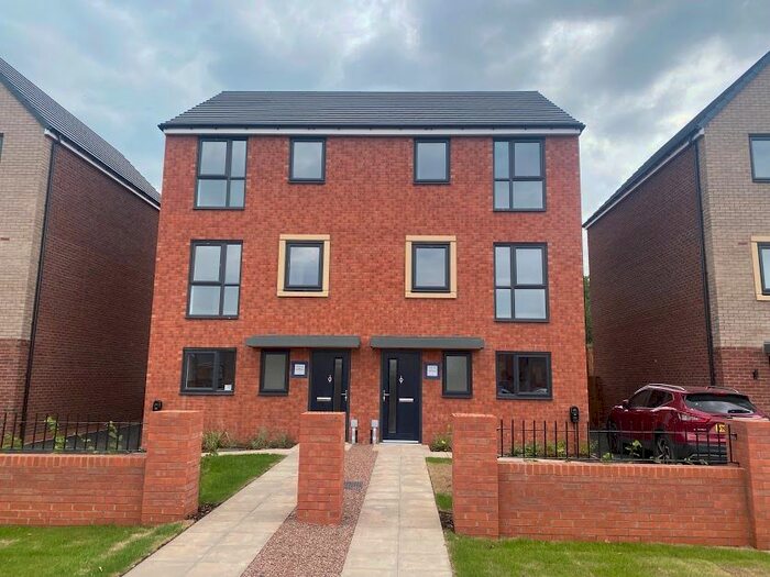 4 Bedroom Property To Rent In Bluebell Crescent, Walsall, WS3