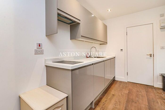 Studio To Rent In Eastside Road, London, NW11
