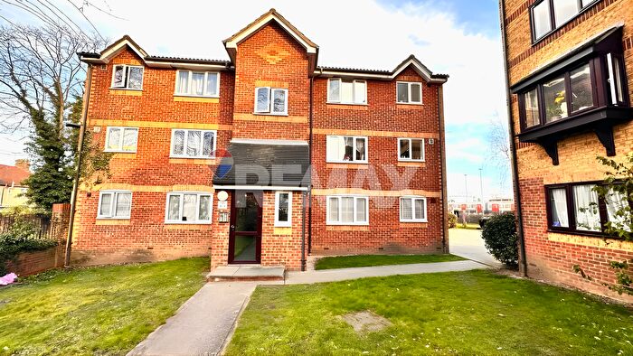 1 Bedroom Flat For Sale In Greenslade Road, Barking, IG11