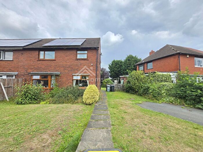 3 Bedroom Semi-Detached House For Sale In Doubting Road, Dewsbury, WF12