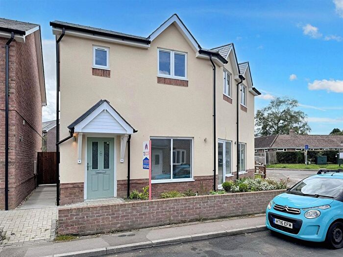 1 Bedroom Flat For Sale In High Street, Medstead, Alton, GU34