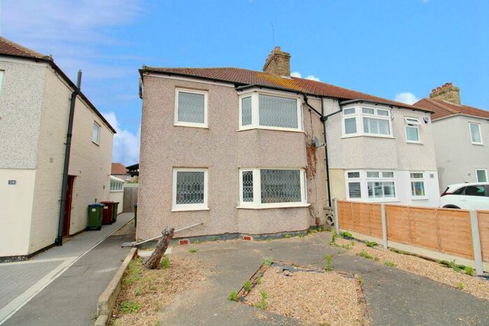 3 Bedroom Semi-Detached House To Rent In Westbrooke Road, Welling, Kent, DA16