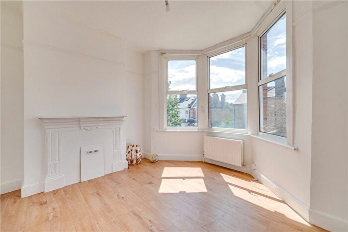 3 Bedroom Flat To Rent In Brookwood Road, London, SW18