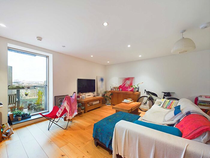 1 Bedroom Flat To Rent In Bermondsey Square, London, SE1