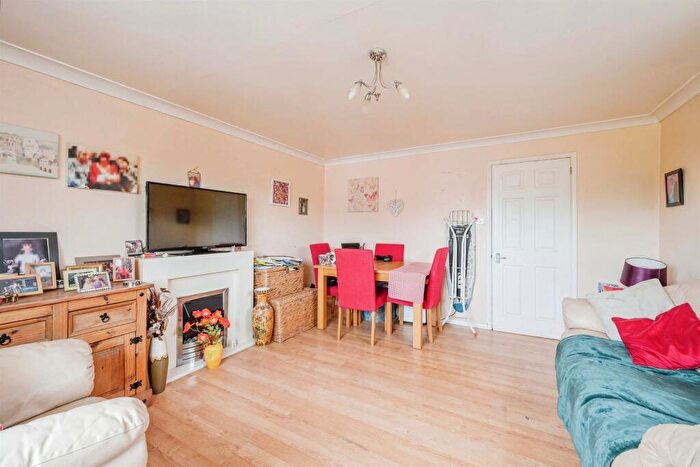 3 Bedroom End Of Terrace House For Sale In Pine Croft, Ashbourne, DE6