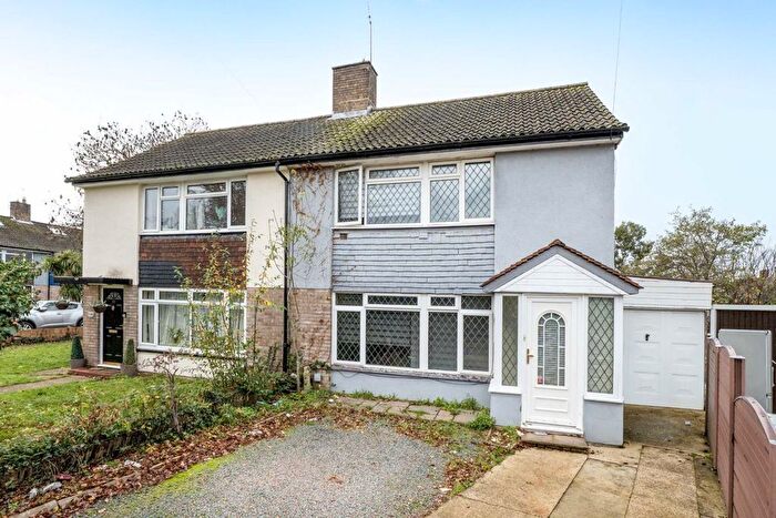 3 Bedroom Semi Detached House For Sale In Metcalf Road, Ashford, TW15