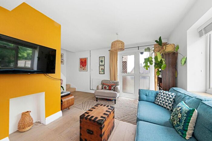 2 Bedroom Apartment For Sale In Sylvan Hill, Crystal Palace, London, SE19