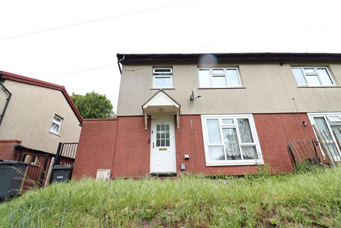 3 Bedroom Semi-Detached House To Rent In Luton, LU2