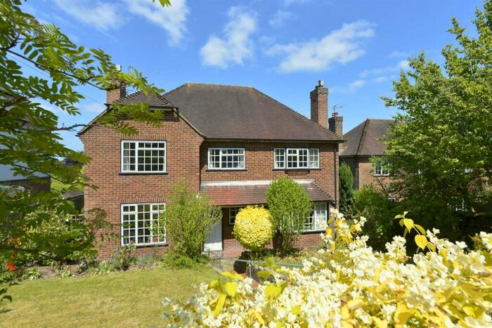 4 Bedroom Detached House For Sale In Farnham Road, Guildford, GU2