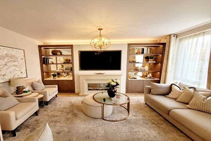 4 Bedroom Semi-Detached House To Rent In Etchells Road, Altrincham, WA14