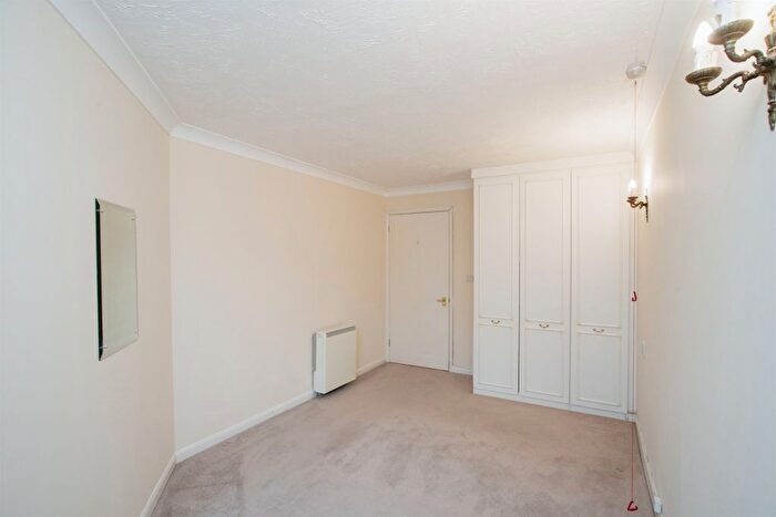 1 Bedroom Flat For Sale In Lower High Street, Watford, WD17