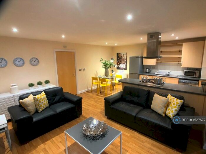 2 Bedroom Flat To Rent In Stretford Road, Manchester, M15