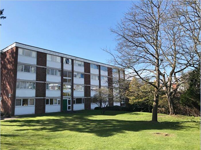 3 Bedroom Apartment To Rent In Bath Road, Reading, RG1
