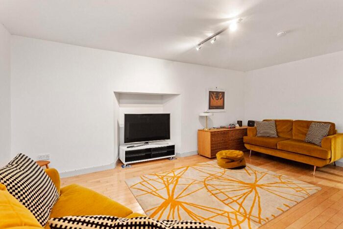 1 Bedroom House To Rent In Dean Path, Edinburgh, EH4