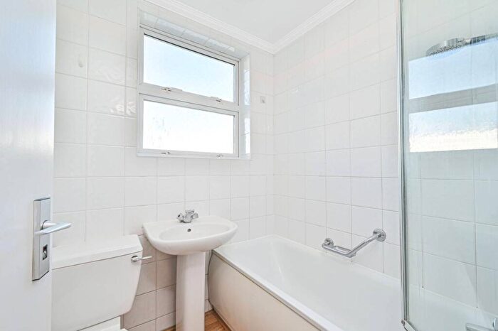 2 Bedroom Flat To Rent In Haverstock Hill, Hampstead, London, NW3