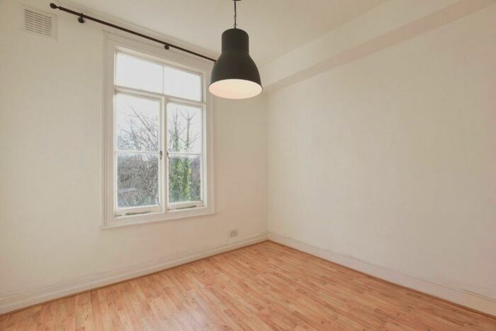1 Bedroom Flat To Rent In Moulins Road, E9