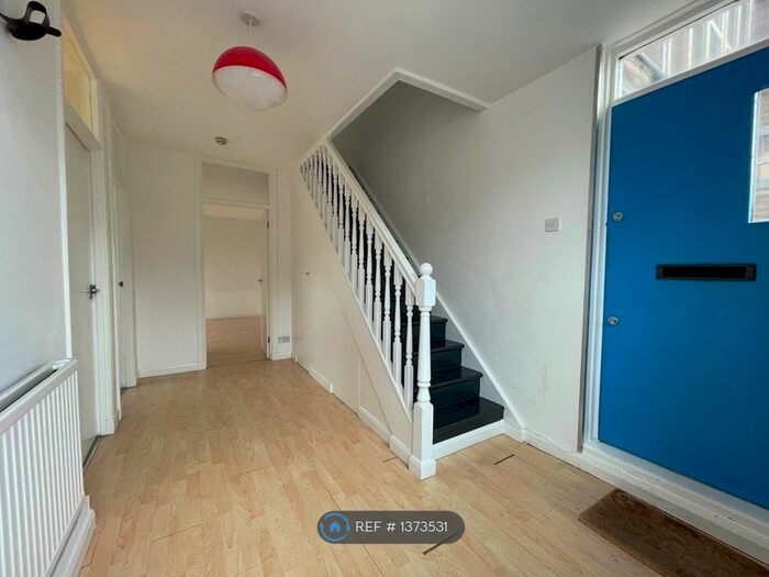 4 Bedroom Maisonette To Rent In Scriven Court, London, E8