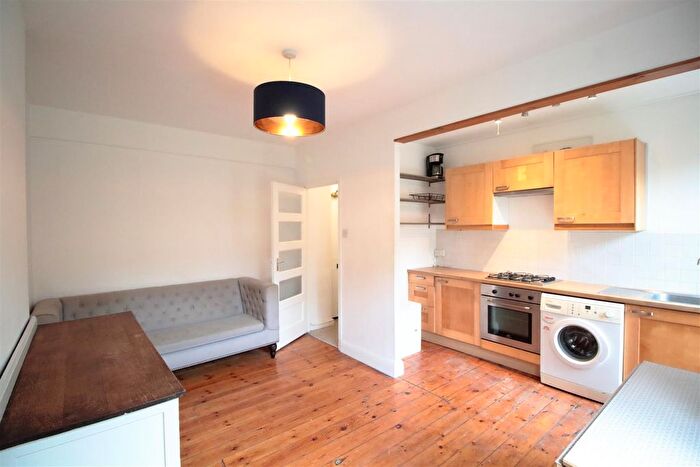 1 Bedroom Flat To Rent In Effra Court, Brixton Hill, SW2