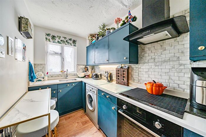 1 Bedroom End Terrace House For Sale In Rabournmead Drive, Northolt, UB5