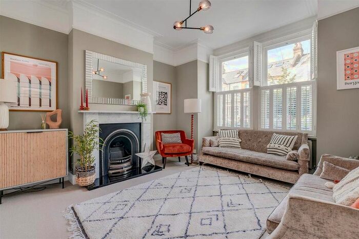 3 Bedroom Maisonette To Rent In Upham Park Road, Chiswick, W4