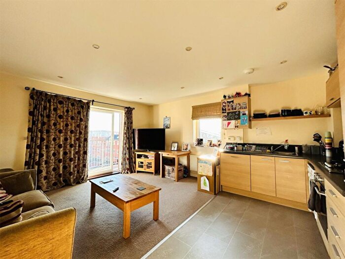 2 Bedroom Apartment For Sale In Whale Avenue, Reading, Berkshire, RG2