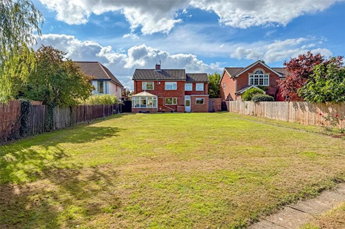 4 Bedroom Detached House For Sale In Tuffnells Way, Harpenden, Hertfordshire, AL5