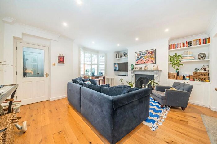 2 Bedroom Maisonette For Sale In Dunollie Road, Kentish Town, NW5