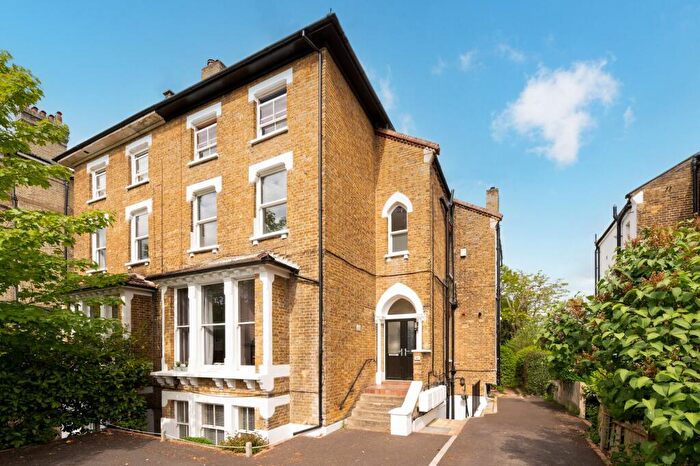 2 Bedroom Apartment To Rent In The Avenue, Surbiton, KT5