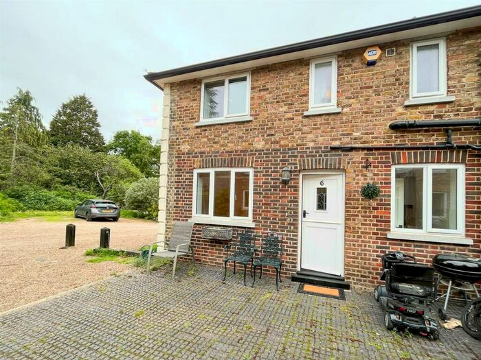 1 Bedroom Semi-Detached House To Rent In Portsmouth Road, Esher, KT10