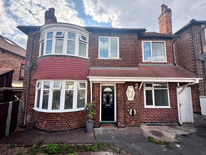 5 Bedroom House To Rent In Dovedale Road, Nottingham, NG3