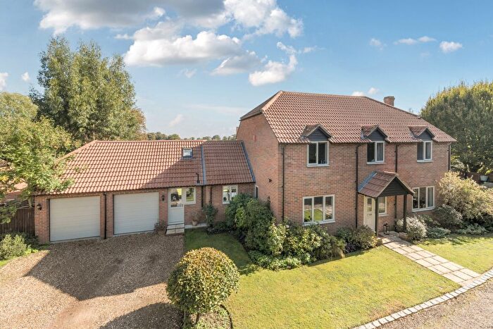 4 Bedroom Detached House For Sale In Spring Close, Upper Basildon, Reading, Berkshire, RG8