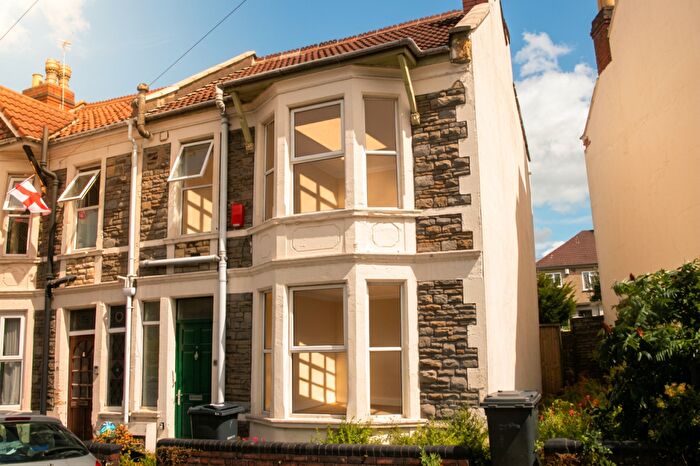 4 Bedroom House To Rent In Hinton Road - Bed Ex Bills, Fishponds, South West, BS16