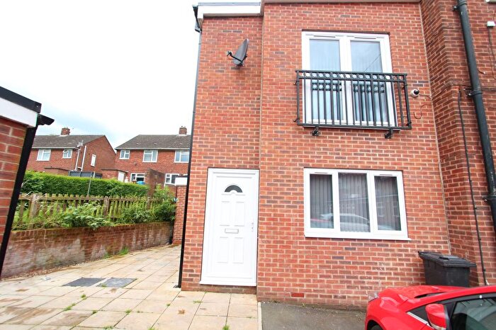 1 Bedroom Flat To Rent In Littlemoor Centre, Chesterfield, S41