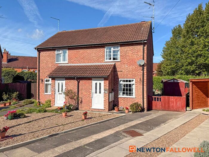 2 Bedroom Semi Detached House For Sale In Walker Close, Newark, NG24