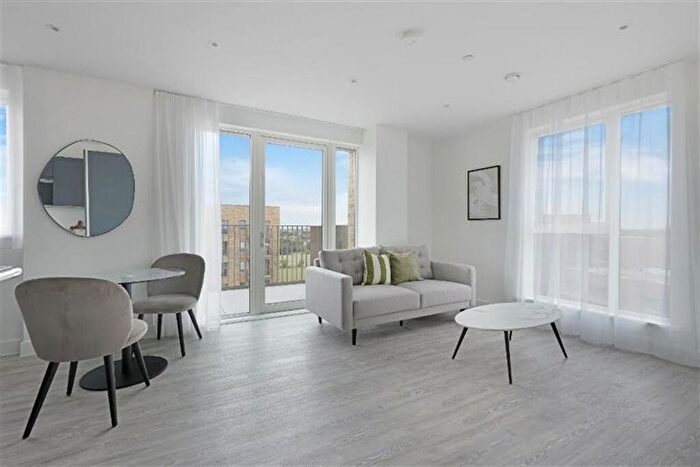 1 Bedroom Flat To Rent In Clovelly Road, Hounslow, TW3