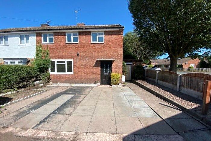 3 Bedroom Semi-Detached House To Rent In Sandwell Place, Willenhall, WV12