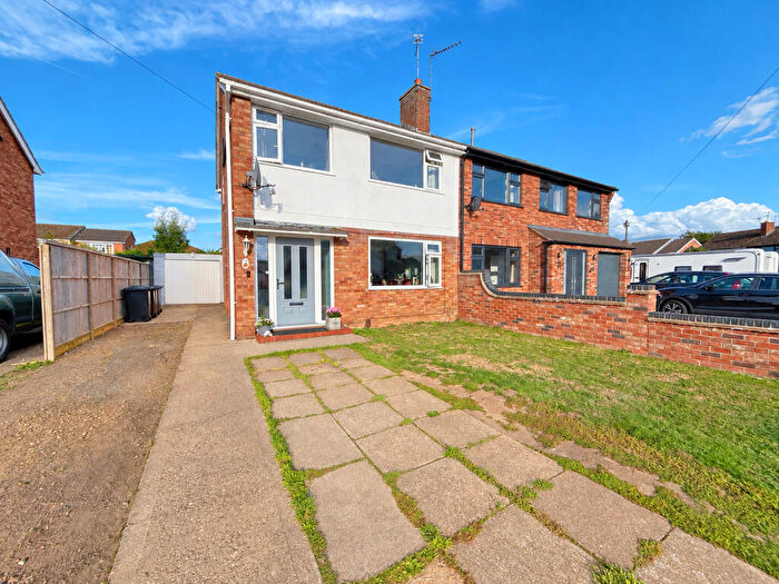 3 Bedroom Semi-Detached House For Sale In Dore Avenue, North Hykeham, LN6